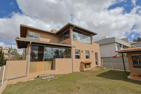 Casa de condomínio para alugar com 380m², 4 quartos e 4 vagas
