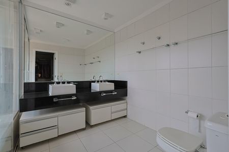 Casa de condomínio para alugar com 380m², 4 quartos e 4 vagas