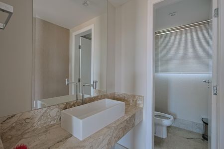 Casa de condomínio para alugar com 380m², 4 quartos e 4 vagas