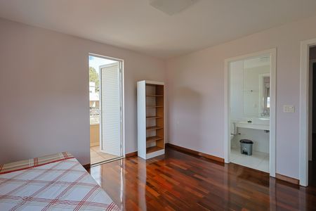 Casa de condomínio para alugar com 380m², 4 quartos e 4 vagas
