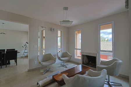 Casa de condomínio para alugar com 380m², 4 quartos e 4 vagas