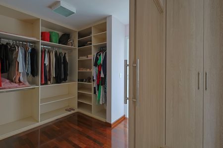 Casa de condomínio para alugar com 380m², 4 quartos e 4 vagas