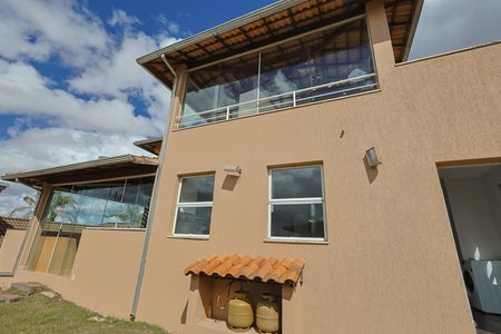 Casa de condomínio para alugar com 380m², 4 quartos e 4 vagas