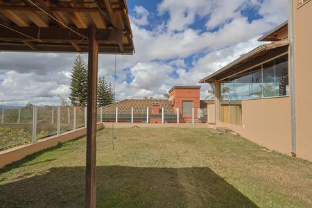 Casa de condomínio para alugar com 380m², 4 quartos e 4 vagas