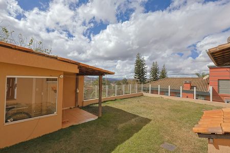 Casa de condomínio para alugar com 380m², 4 quartos e 4 vagas