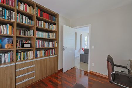 Casa de condomínio para alugar com 380m², 4 quartos e 4 vagas