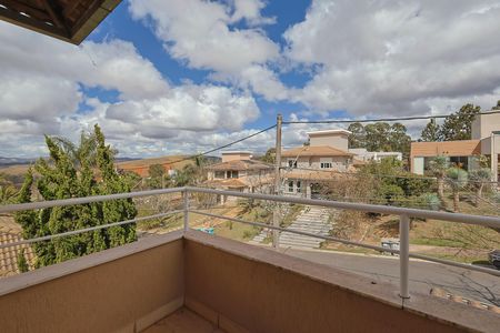 Casa de condomínio para alugar com 380m², 4 quartos e 4 vagas
