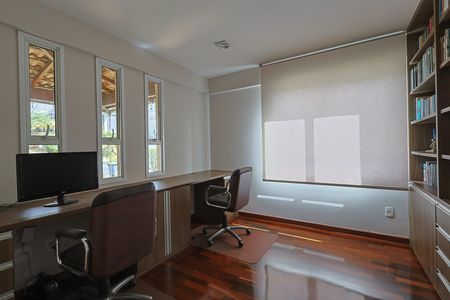 Casa de condomínio para alugar com 380m², 4 quartos e 4 vagas