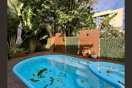 Piscina  de casa de condomínio para alugar com 2 quartos, 100m² em Itacorubi, Florianópolis