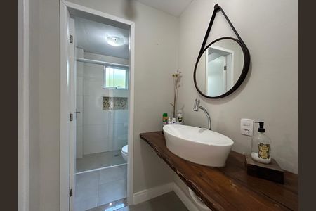 Casa de condomínio para alugar com 100m², 2 quartos e 2 vagas Casa de condomínio para alugar com 100m², 2 quartos e 2 vagasBanheiro social