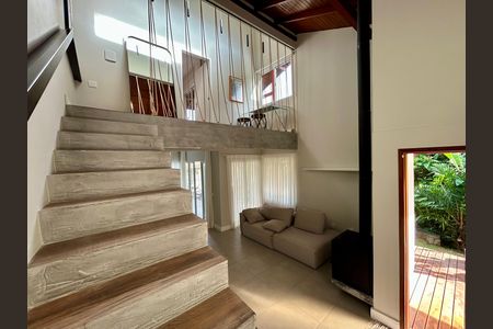 Sala  de casa de condomínio para alugar com 2 quartos, 100m² em Itacorubi, Florianópolis