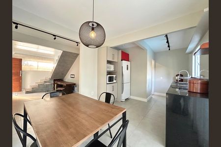 Cozinha  de casa de condomínio para alugar com 2 quartos, 100m² em Itacorubi, Florianópolis