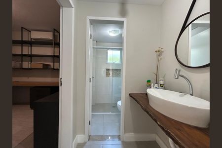 Casa de condomínio para alugar com 100m², 2 quartos e 2 vagas Casa de condomínio para alugar com 100m², 2 quartos e 2 vagasBanheiro social