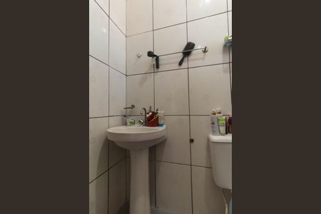 Banheiro de casa à venda com 2 quartos, 80m² em Venda da Cruz, São Gonçalo