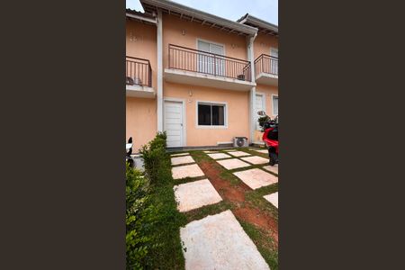 Casa de condomínio para alugar com 48m², 2 quartos e 2 vagas Casa de condomínio para alugar com 48m², 2 quartos e 2 vagasFachada