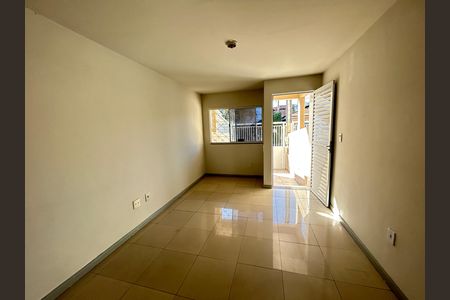 Casa para alugar com 67m², 2 quartos e 1 vagaSala