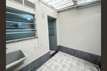 Casa para alugar com 67m², 2 quartos e 1 vagaÁrea de Serviço