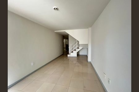 Casa para alugar com 67m², 2 quartos e 1 vagaSala