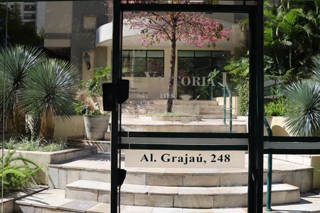 Apartamento à venda com 75m², 2 quartos e 1 vaga Apartamento à venda com 75m², 2 quartos e 1 vagaFachada e portaria