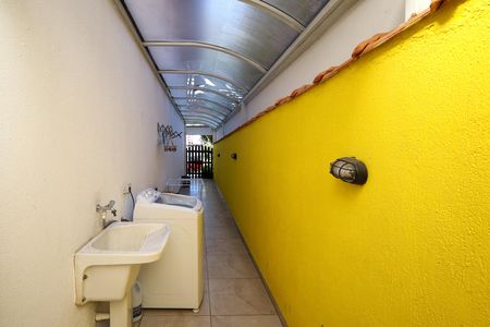 Casa de condomínio à venda com 100m², 3 quartos e 5 vagas Casa de condomínio à venda com 100m², 3 quartos e 5 vagasÁrea de Serviço