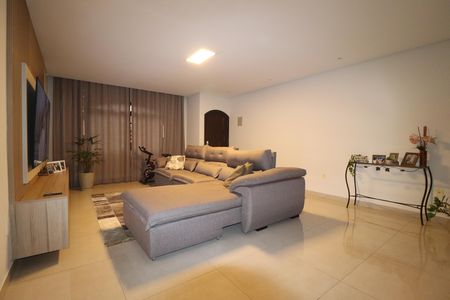 Casa para alugar com 3 quartos, 293m² em Jardim Santo Alberto, Santo André