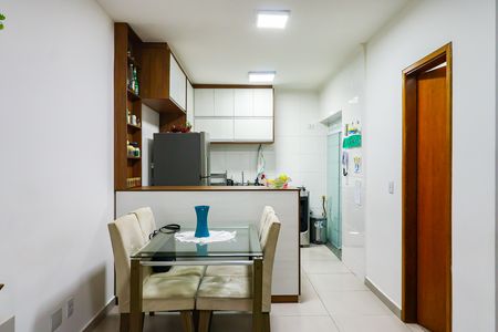 Casa à venda com 125m², 2 quartos e 1 vaga