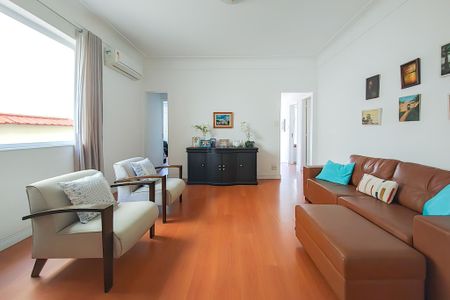 Apartamento à venda com 180m², 4 quartos e sem vaga Apartamento à venda com 180m², 4 quartos e sem vagaSala