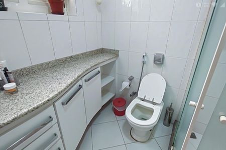Apartamento à venda com 180m², 4 quartos e sem vaga Apartamento à venda com 180m², 4 quartos e sem vagaBanheiro 1