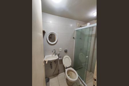 Banheiro de kitnet/studio para alugar com 1 quarto, 25m² em Copacabana, Rio de Janeiro