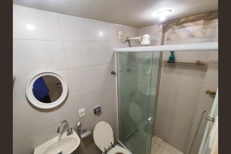 Banheiro de kitnet/studio para alugar com 1 quarto, 25m² em Copacabana, Rio de Janeiro