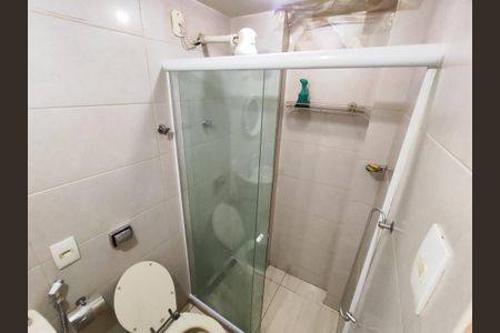 Banheiro de kitnet/studio para alugar com 1 quarto, 25m² em Copacabana, Rio de Janeiro