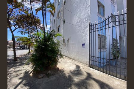 Apartamento para alugar com 55m², 2 quartos e 1 vaga Apartamento para alugar com 55m², 2 quartos e 1 vagaFachada