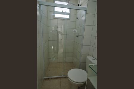 Banheiro de apartamento para alugar com 2 quartos, 44m² em Cosmos, Rio de Janeiro
