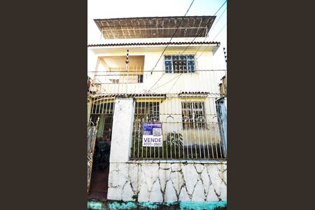 Casa à venda com 296m², 4 quartos e 1 vaga Casa à venda com 296m², 4 quartos e 1 vagaFachada