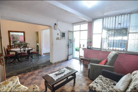 Casa à venda com 296m², 4 quartos e 1 vaga Casa à venda com 296m², 4 quartos e 1 vagaSala