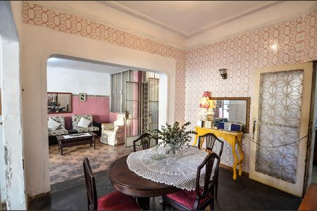 Casa à venda com 296m², 4 quartos e 1 vaga Casa à venda com 296m², 4 quartos e 1 vagaSala