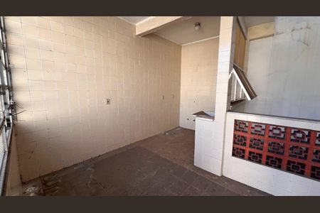 Casa à venda com 296m², 4 quartos e 1 vaga Casa à venda com 296m², 4 quartos e 1 vagaTerraço