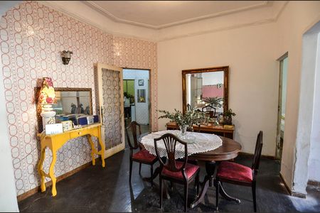 Casa à venda com 296m², 4 quartos e 1 vaga Casa à venda com 296m², 4 quartos e 1 vagaSala