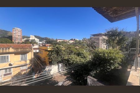 Casa à venda com 296m², 4 quartos e 1 vaga Casa à venda com 296m², 4 quartos e 1 vagaTerraço
