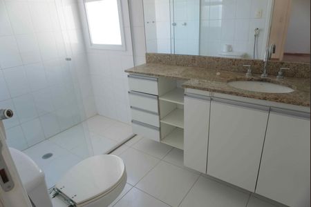 Apartamento à venda com 144m², 2 quartos e 2 vagas Apartamento à venda com 144m², 2 quartos e 2 vagasBanheiro da Suíte 1