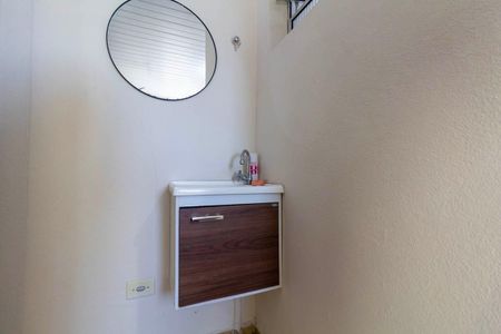 Banheiro de casa para alugar com 1 quarto, 50m² em Vila Buenos Aires, São Paulo