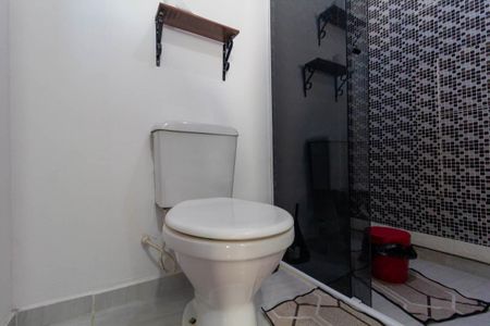 Banheiro de casa para alugar com 1 quarto, 50m² em Vila Buenos Aires, São Paulo