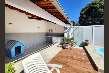 Casa à venda com 197m², 4 quartos e 2 vagas