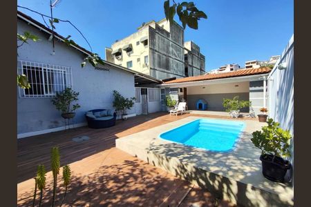 Casa à venda com 197m², 4 quartos e 2 vagas