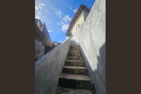Escada de casa para alugar com 3 quartos, 100m² em Pituaçu, Salvador