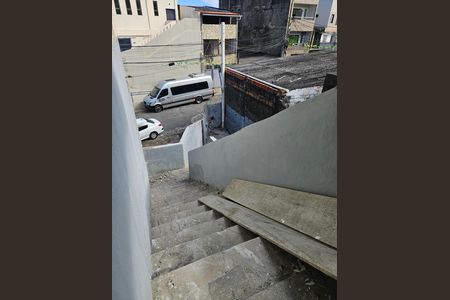 Casa para alugar com 100m², 3 quartos e 2 vagas Casa para alugar com 100m², 3 quartos e 2 vagasEscada com corrimao