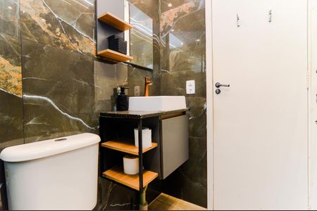 Banheiro de apartamento para alugar com 2 quartos, 45m² em Ponte Grande, Guarulhos