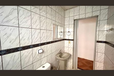 Banheiro de casa para alugar com 2 quartos, 50m² em Jardim Santa Emilia, Guarulhos