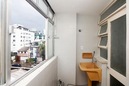 Apartamento à venda com 81m², 2 quartos e 1 vagaCozinha + Área de Serviço + Despensa