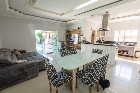 Casa para alugar com 3 quartos, 310m² em Veraneio Ijal, Jacareí